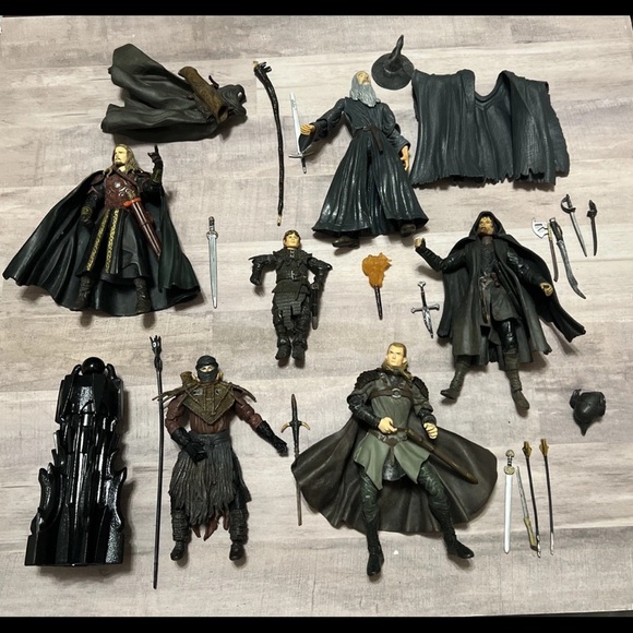 Mixed Lot Of 6 Vintage Lord of the Rings Action Figures & Accessories Loose - Picture 1 of 7